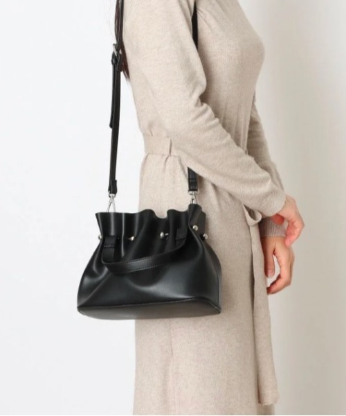 CACHELLIE（カシェリエ）の「METAL BALL 2WAY TOTE（ショルダーバッグ・レディース・チョコ/ブラック・FREE）」の2枚目の写真