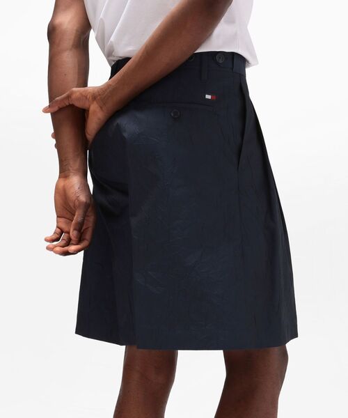 TOMMY HILFIGER(トミーヒルフィガー)の「ワイドレッグチノショーツ(チノパンツ・メンズ・ネイビー・46/48/52)」の6枚目の写真