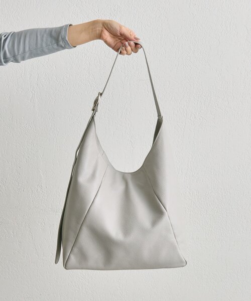 ear PAPILLONNER（イアパピヨネ）の「《本革/A4サイズ対応》ロングベルトショルダーバッグ（ショルダーバッグ・レディース・ライトグレー/ネイビー・FREE）」の3枚目の写真