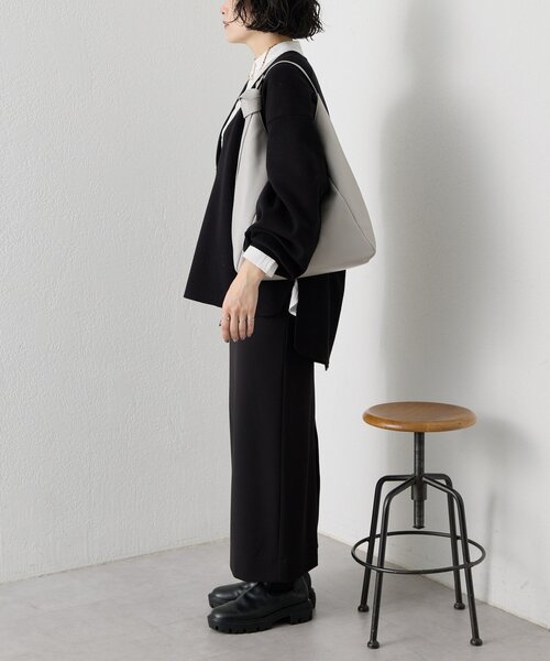 ear PAPILLONNER（イアパピヨネ）の「《本革/A4サイズ対応》ロングベルトショルダーバッグ（ショルダーバッグ・レディース・ライトグレー/ネイビー・FREE）」の7枚目の写真