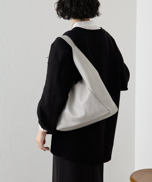 ear PAPILLONNER（イアパピヨネ）の「《本革/A4サイズ対応》ロングベルトショルダーバッグ（ショルダーバッグ・レディース・ライトグレー/ネイビー・FREE）」の11枚目の写真