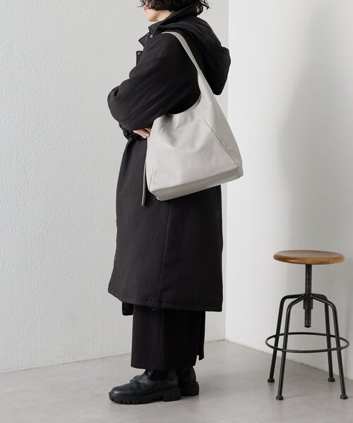 ear PAPILLONNER（イアパピヨネ）の「《本革/A4サイズ対応》ロングベルトショルダーバッグ（ショルダーバッグ・レディース・ライトグレー/ネイビー・FREE）」の16枚目の写真