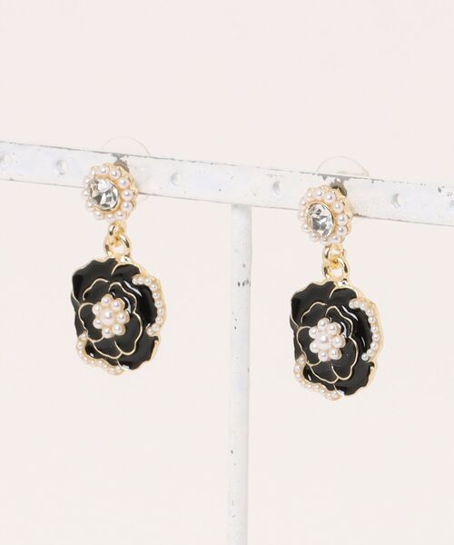 Burner（バーナー）の「【Sonu jewelry（ソヌジュエリー）】パール調×フラワーモチーフ ドロップピアス oku-pier18-6【RBTS】（ピアス（両耳用）・レディース・ブラック・FREE）」の3枚目の写真