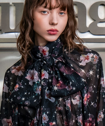 UNTAGE（アンテージ）の「Rose of Sharon Print Push Bow Blouse_UTS-FS44（シャツ/ブラウス）」