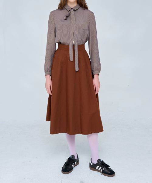 VOYONN（ボヨン）の「タイブラウスチェックブラウン0121（シャツ/ブラウス・レディース・ブラウン・MEDIUM/LARGE）」の2枚目の写真