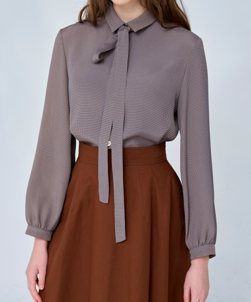 VOYONN（ボヨン）の「タイブラウスチェックブラウン0121（シャツ/ブラウス・レディース・ブラウン・MEDIUM/LARGE）」の4枚目の写真