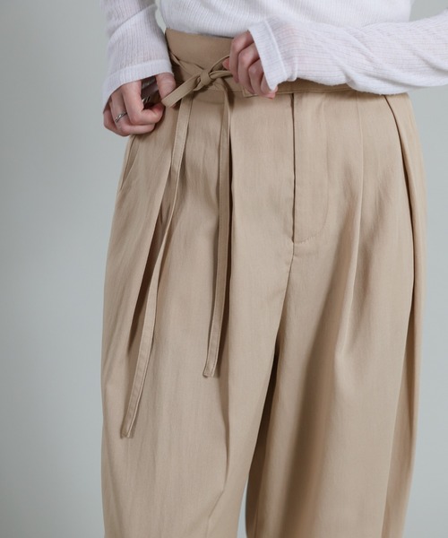 select MOCA Et（セレクトモカエト）の「【Et】Two-Tuck Ribbon Straight Pants（スラックス・レディース・ブラック/ベージュ・LARGE/MEDIUM）」の7枚目の写真