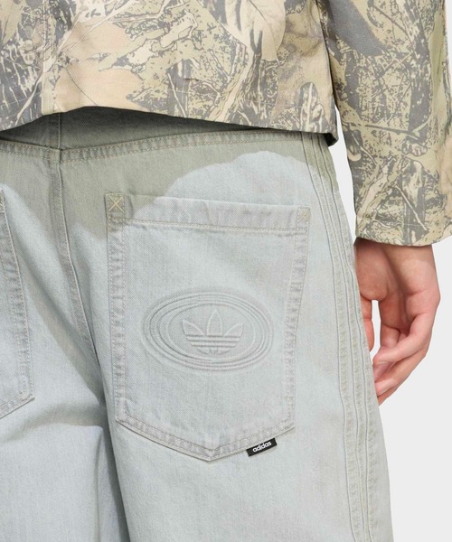 adidas（アディダス）の「90s オルタナティブ スポーツ ワイドレッグ スケーター ジーンズ / アディダスオリジナルス adidas Originals（その他パンツ・メンズ・ブルー・34inch/33inch/28inch/29inch/30inch/31inch/32inch/35inch/36inch/37inch/38inch）」の4枚目の写真