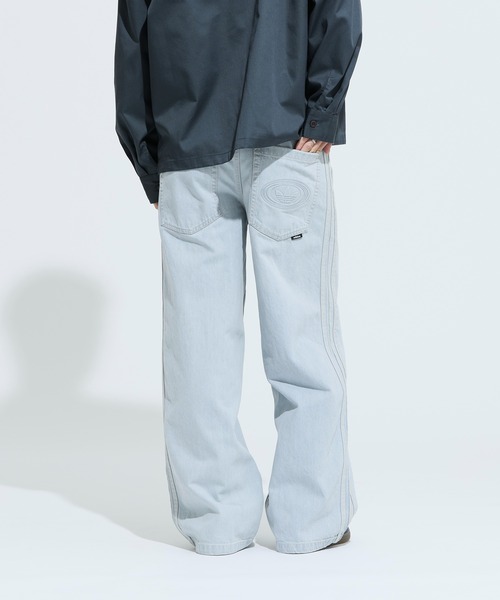 adidas（アディダス）の「90s オルタナティブ スポーツ ワイドレッグ スケーター ジーンズ / アディダスオリジナルス adidas Originals（その他パンツ・メンズ・ブルー・34inch/33inch/28inch/29inch/30inch/31inch/32inch/35inch/36inch/37inch/38inch）」の7枚目の写真