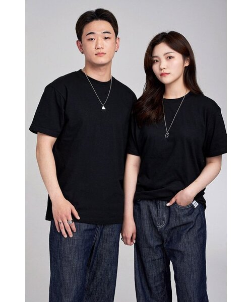 APOSTROPHE COMMA（アポストロフィコンマ）の「バックポイントラベル無地半袖Tシャツ（ブラック）（Tシャツ/カットソー・メンズ・ブラック・MEDIUM/SMALL/X-LARGE/LARGE）」の3枚目の写真