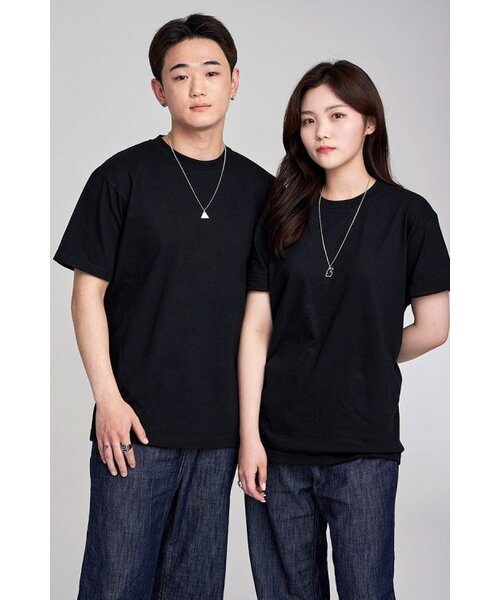 APOSTROPHE COMMA（アポストロフィコンマ）の「バックポイントラベル無地半袖Tシャツ（ブラック）（Tシャツ/カットソー・メンズ・ブラック・MEDIUM/SMALL/X-LARGE/LARGE）」の4枚目の写真
