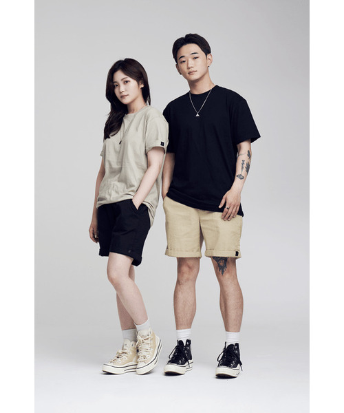 APOSTROPHE COMMA（アポストロフィコンマ）の「バックポイントラベル無地半袖Tシャツ（ブラック）（Tシャツ/カットソー・メンズ・ブラック・MEDIUM/SMALL/X-LARGE/LARGE）」の5枚目の写真