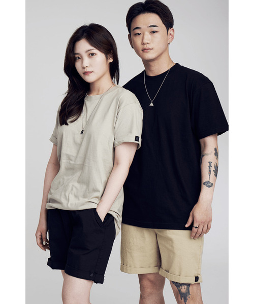 APOSTROPHE COMMA（アポストロフィコンマ）の「バックポイントラベル無地半袖Tシャツ（ブラック）（Tシャツ/カットソー・メンズ・ブラック・MEDIUM/SMALL/X-LARGE/LARGE）」の6枚目の写真