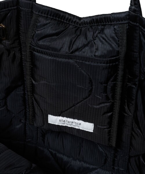 sita parantica(シータパランティカ)の「sita parantica / クロア付き ナイロン キルト トートバッグ L(トートバッグ・レディース・ブラック・ONE SIZE)」の8枚目の写真