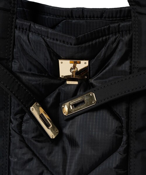 sita parantica(シータパランティカ)の「sita parantica / クロア付き ナイロン キルト トートバッグ L(トートバッグ・レディース・ブラック・ONE SIZE)」の10枚目の写真