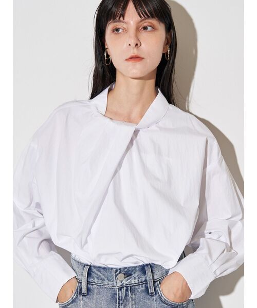 ELENDEEK（エレンディーク）の「ツイストギャザーブラウス（シャツ/ブラウス・レディース・オフホワイト/ブルー/ピンク・FREE）」の2枚目の写真