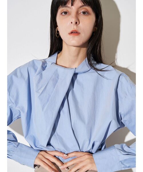 ELENDEEK（エレンディーク）の「ツイストギャザーブラウス（シャツ/ブラウス・レディース・オフホワイト/ブルー/ピンク・FREE）」の4枚目の写真
