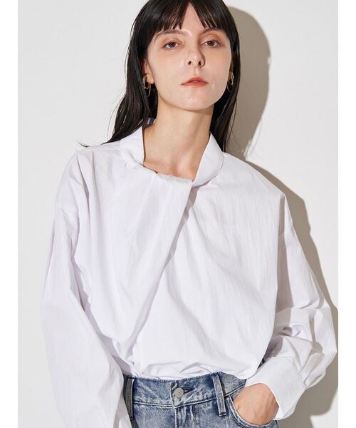 ELENDEEK（エレンディーク）の「ツイストギャザーブラウス（シャツ/ブラウス・レディース・オフホワイト/ブルー/ピンク・FREE）」の10枚目の写真