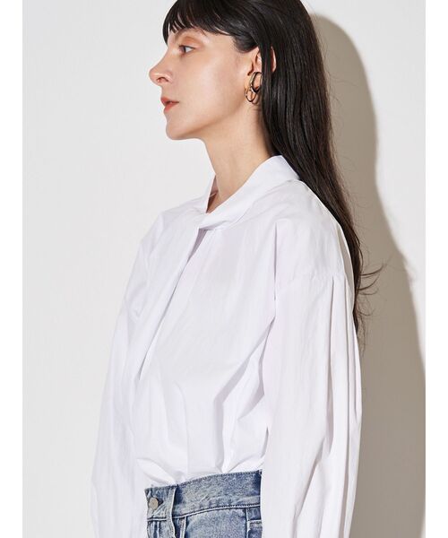 ELENDEEK（エレンディーク）の「ツイストギャザーブラウス（シャツ/ブラウス・レディース・オフホワイト/ブルー/ピンク・FREE）」の11枚目の写真