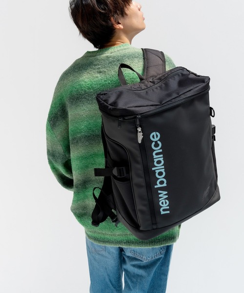 NEW BALANCE(ニューバランス)の「32L 撥水 PUレザー ボックスリュック(バックパック/リュック・メンズ・ブラック/ブラック×ホワイト/ブルー/グレー/パープル・FREE)」の1枚目の写真