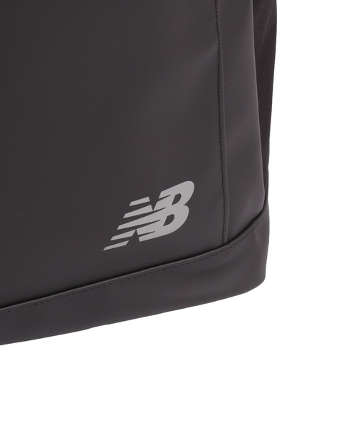 NEW BALANCE(ニューバランス)の「32L 撥水 PUレザー ボックスリュック(バックパック/リュック・メンズ・ブラック/ブラック×ホワイト/ブルー/グレー/パープル・FREE)」の16枚目の写真
