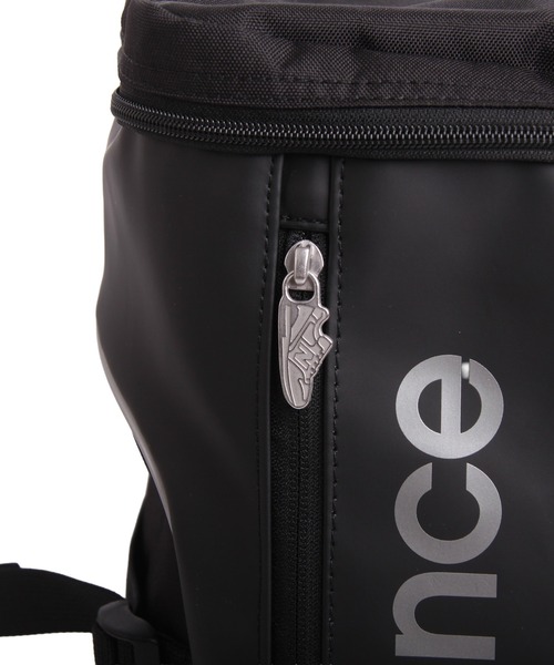 NEW BALANCE(ニューバランス)の「32L 撥水 PUレザー ボックスリュック(バックパック/リュック・メンズ・ブラック/ブラック×ホワイト/ブルー/グレー/パープル・FREE)」の17枚目の写真