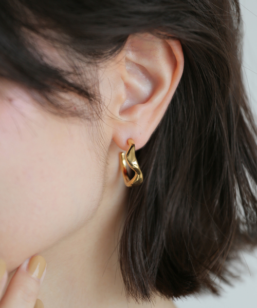 PHILIPPE AUDIBERT（フィリップ オーディベール）の「【PHILIPPE AUDIBERT】Elrose earring brass g（ピアス（両耳用）・レディース・ゴールド・FREE）」の3枚目の写真