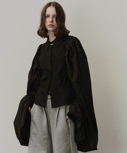 LA BELLE ETUDE（ラベルエチュード）の「WING SLEEVE BLⅡ（シャツ/ブラウス・レディース・ブラック/ホワイト・FREE）」の2枚目の写真