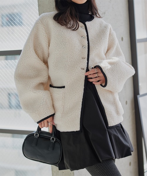 KOBE LETTUCE(コウベレタス)の「パイピングボアジャケットコート(ノーカラーコート・レディース・ブラック/アイボリー/ブラウン・M)」の5枚目の写真