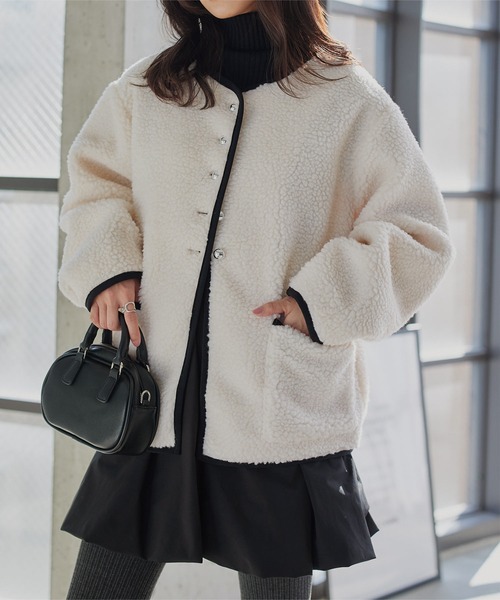 KOBE LETTUCE(コウベレタス)の「パイピングボアジャケットコート(ノーカラーコート・レディース・ブラック/アイボリー/ブラウン・M)」の6枚目の写真