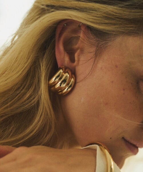 Rouge vif（ルージュヴィフ）の「【LILI CLASPE/リリクラスプ】ELSA SHIELD EARRINGS シールドピアス（ピアス（両耳用）・レディース・ゴールド・フリー）」の9枚目の写真
