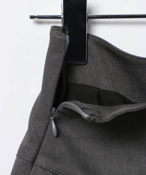 ALAND（エーランド）の「3.3 Field Trip／ダブルベルトプリーツミニスカート(インパン付き)（スカート・レディース・ブラック/グレー・MEDIUM/SMALL）」の3枚目の写真