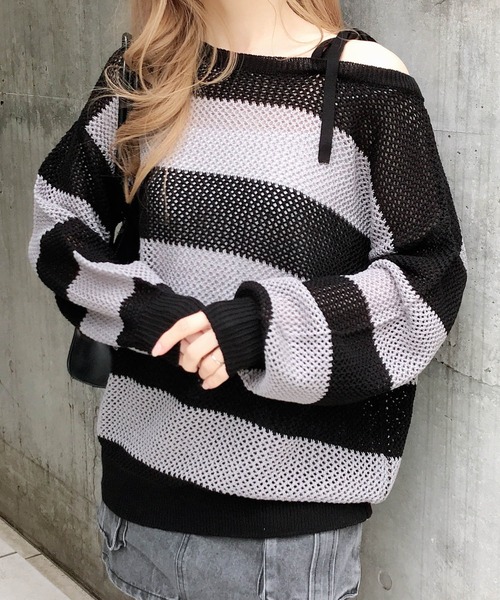 INGNI（イング）の「メッシュボーダーチュニックニット（ニット/セーター・レディース・ブラック×グレー/ブラック×ホワイト・M）」の2枚目の写真