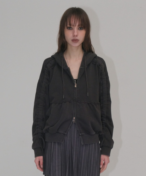 Pigment Shirring Hoodie [Charcoal] — худи с эффектом пигмента и сборкой, угольно‑серый