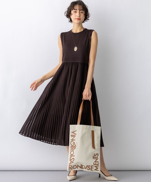 23区 S(ニジュウサンクチイサイサイズ)の「プリーツニット ワンピース(ワンピース・レディース・ネイビー系/ダークブラウン系・32)」の9枚目の写真