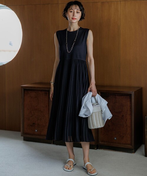 23区 S(ニジュウサンクチイサイサイズ)の「プリーツニット ワンピース(ワンピース・レディース・ネイビー系/ダークブラウン系・32)」の11枚目の写真
