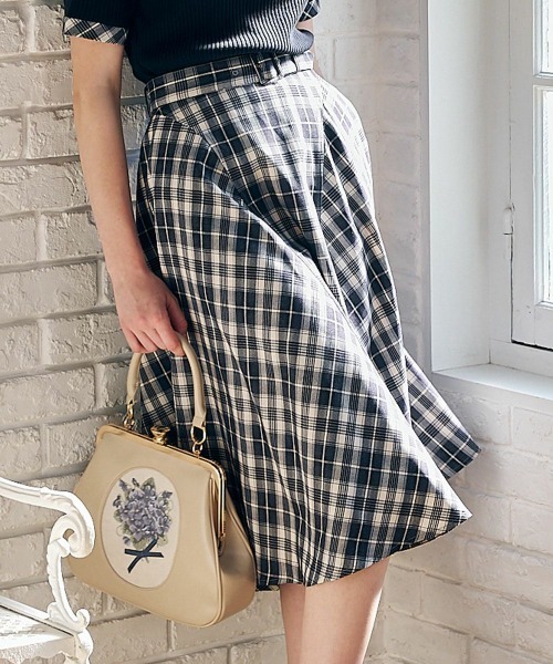 an another angelus（アンアナザーアンジェラス）の「サイド切替チェックフレアースカート（スカート・レディース・ブラック/グリーン・FREE）」の2枚目の写真