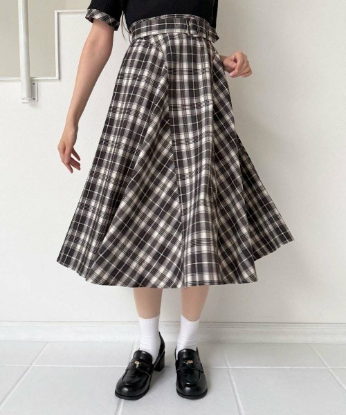 an another angelus（アンアナザーアンジェラス）の「サイド切替チェックフレアースカート（スカート・レディース・ブラック/グリーン・FREE）」の13枚目の写真