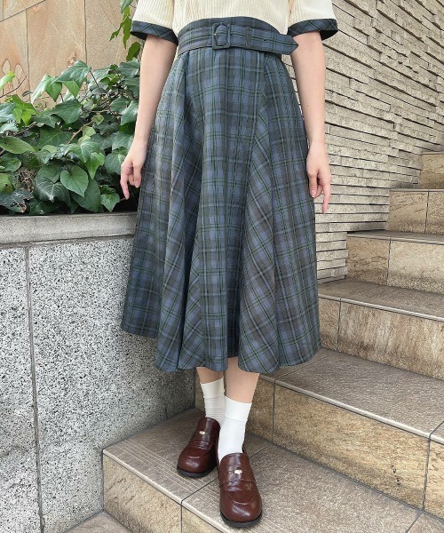 an another angelus（アンアナザーアンジェラス）の「サイド切替チェックフレアースカート（スカート・レディース・ブラック/グリーン・FREE）」の6枚目の写真