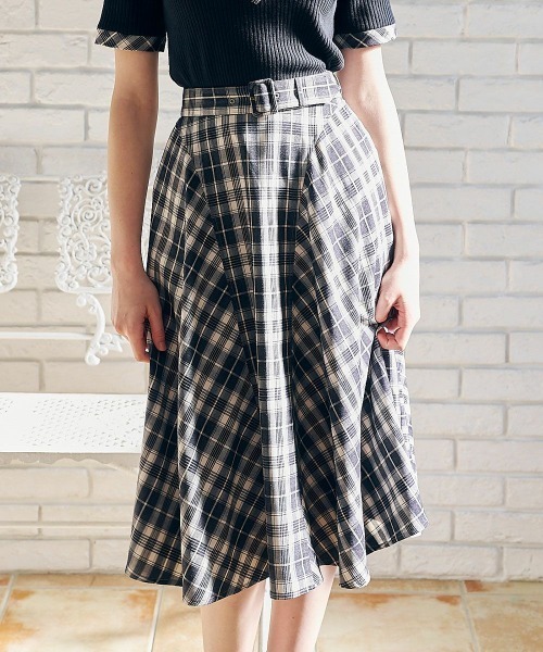 an another angelus（アンアナザーアンジェラス）の「サイド切替チェックフレアースカート（スカート・レディース・ブラック/グリーン・FREE）」の4枚目の写真