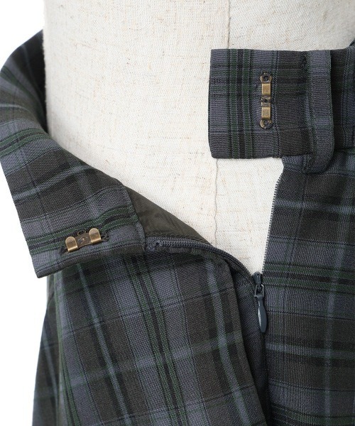 an another angelus（アンアナザーアンジェラス）の「サイド切替チェックフレアースカート（スカート・レディース・ブラック/グリーン・FREE）」の21枚目の写真