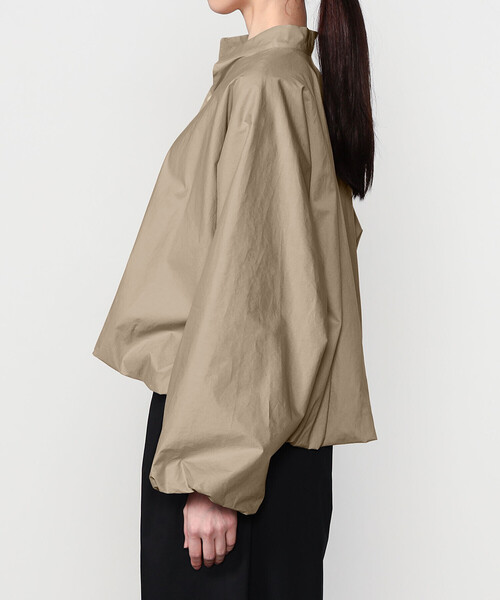 HAVERSACK（ハバーザック）の「HAVERSACK | スタンドカラー 長袖バルーンシャツ WOMEN（シャツ/ブラウス・レディース・ホワイト/ベージュ・0）」の5枚目の写真