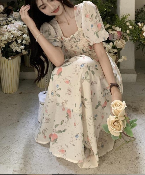 ＆soiree（アンドソワレ）の「スクエアネックパフスリーブ花柄ワンピース（ワンピース・レディース・オフホワイト・X-LARGE/LARGE/MEDIUM）」の2枚目の写真