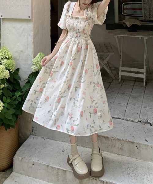 ＆soiree（アンドソワレ）の「スクエアネックパフスリーブ花柄ワンピース（ワンピース・レディース・オフホワイト・X-LARGE/LARGE/MEDIUM）」の5枚目の写真