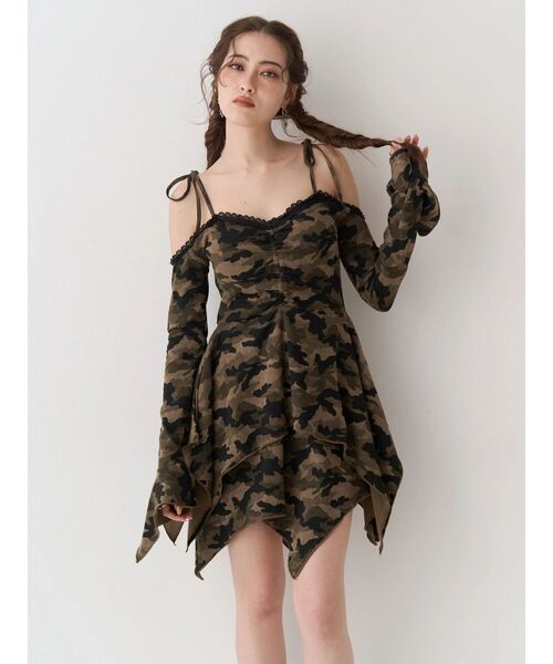 EVRIS（エヴリス）の「オープンショルダーレースドッキングミニワンピース　春服（ワンピース・レディース・カーキ/ブラック・FREE）」の3枚目の写真