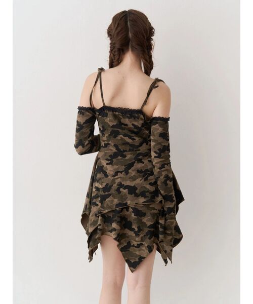 EVRIS（エヴリス）の「オープンショルダーレースドッキングミニワンピース　春服（ワンピース・レディース・カーキ/ブラック・FREE）」の4枚目の写真