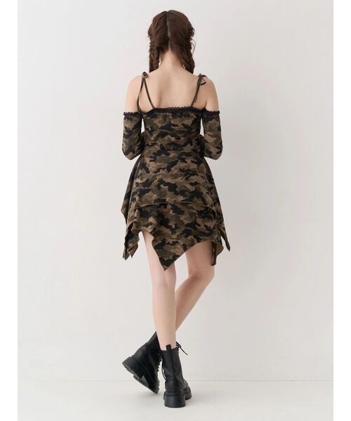 EVRIS（エヴリス）の「オープンショルダーレースドッキングミニワンピース　春服（ワンピース・レディース・カーキ/ブラック・FREE）」の5枚目の写真