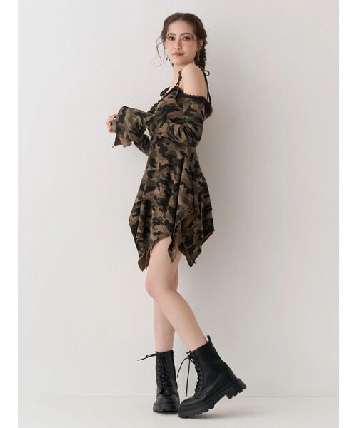 EVRIS（エヴリス）の「オープンショルダーレースドッキングミニワンピース　春服（ワンピース・レディース・カーキ/ブラック・FREE）」の6枚目の写真