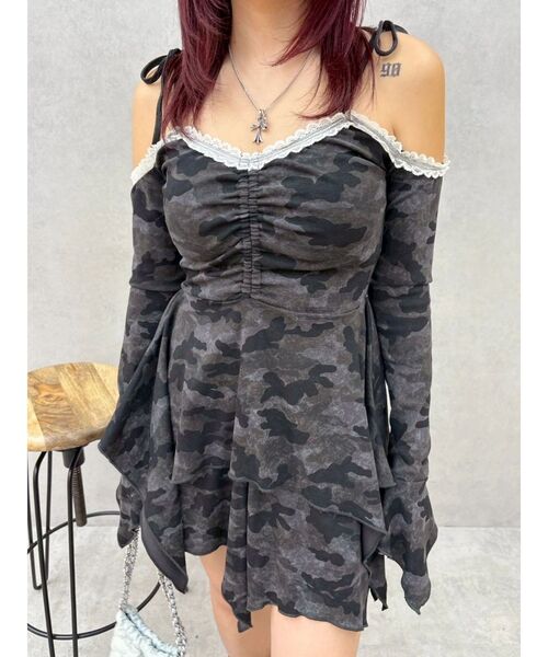 EVRIS（エヴリス）の「オープンショルダーレースドッキングミニワンピース　春服（ワンピース・レディース・カーキ/ブラック・FREE）」の10枚目の写真