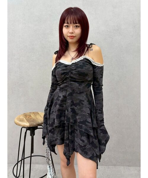 EVRIS（エヴリス）の「オープンショルダーレースドッキングミニワンピース　春服（ワンピース・レディース・カーキ/ブラック・FREE）」の11枚目の写真